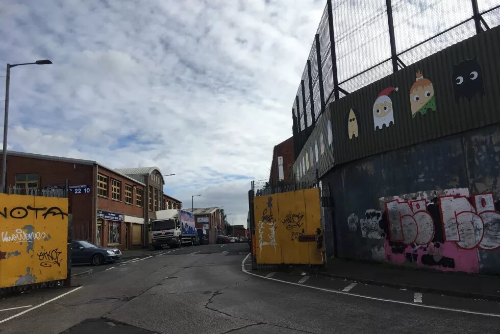 Die "Peacewall" in Belfast trennt katholische und prostestantische Viertel Belfast Peacewall