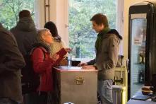 Zwei Teilnehmer*innen im Gespräch
